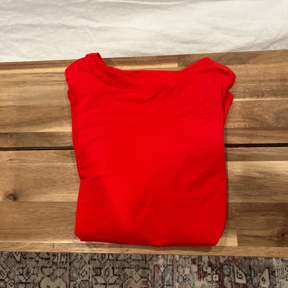Red amazon SUUKSESS short sleeve crop top.